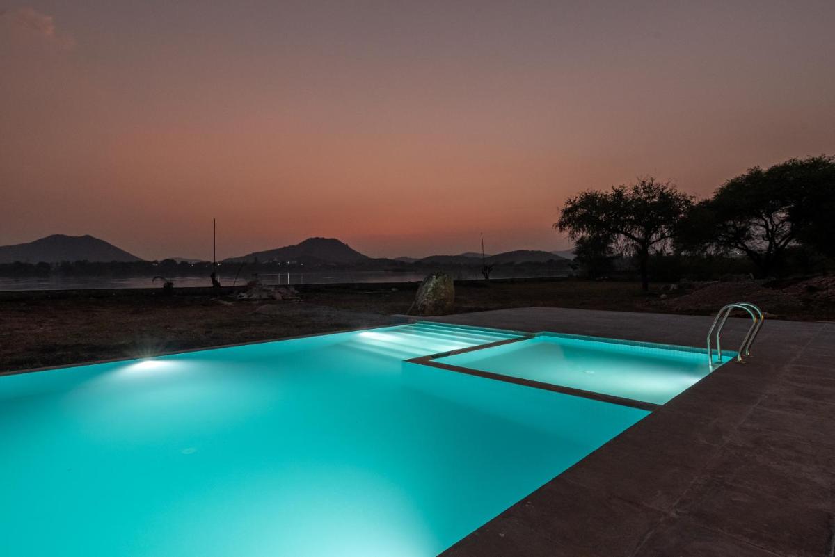 1br Cottage with Pool - Lake Escape by Roamhome