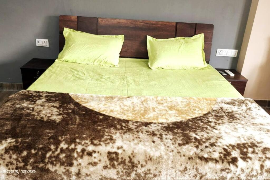 2 X Luxury Bedroom Set With common Hall