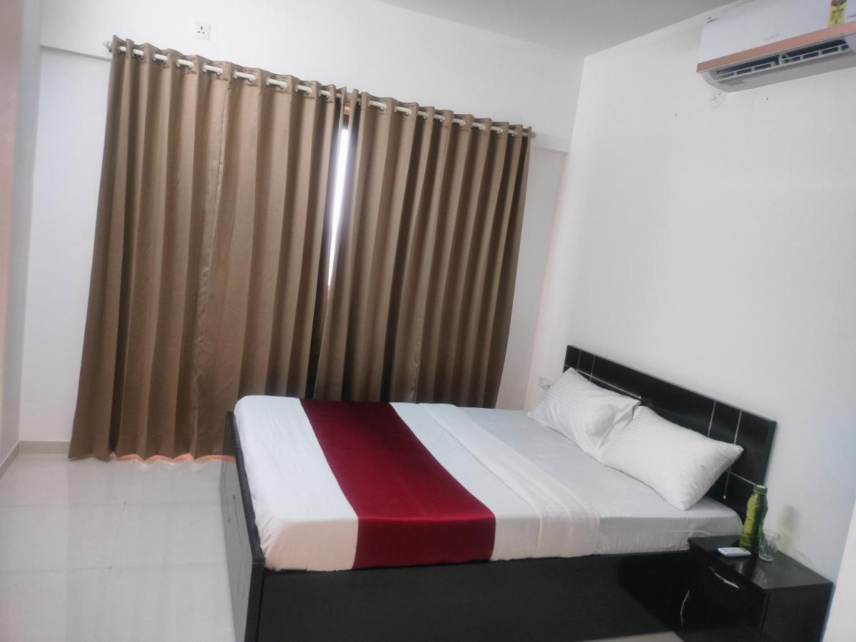 2BHK Gold Tower Amanora Park Town