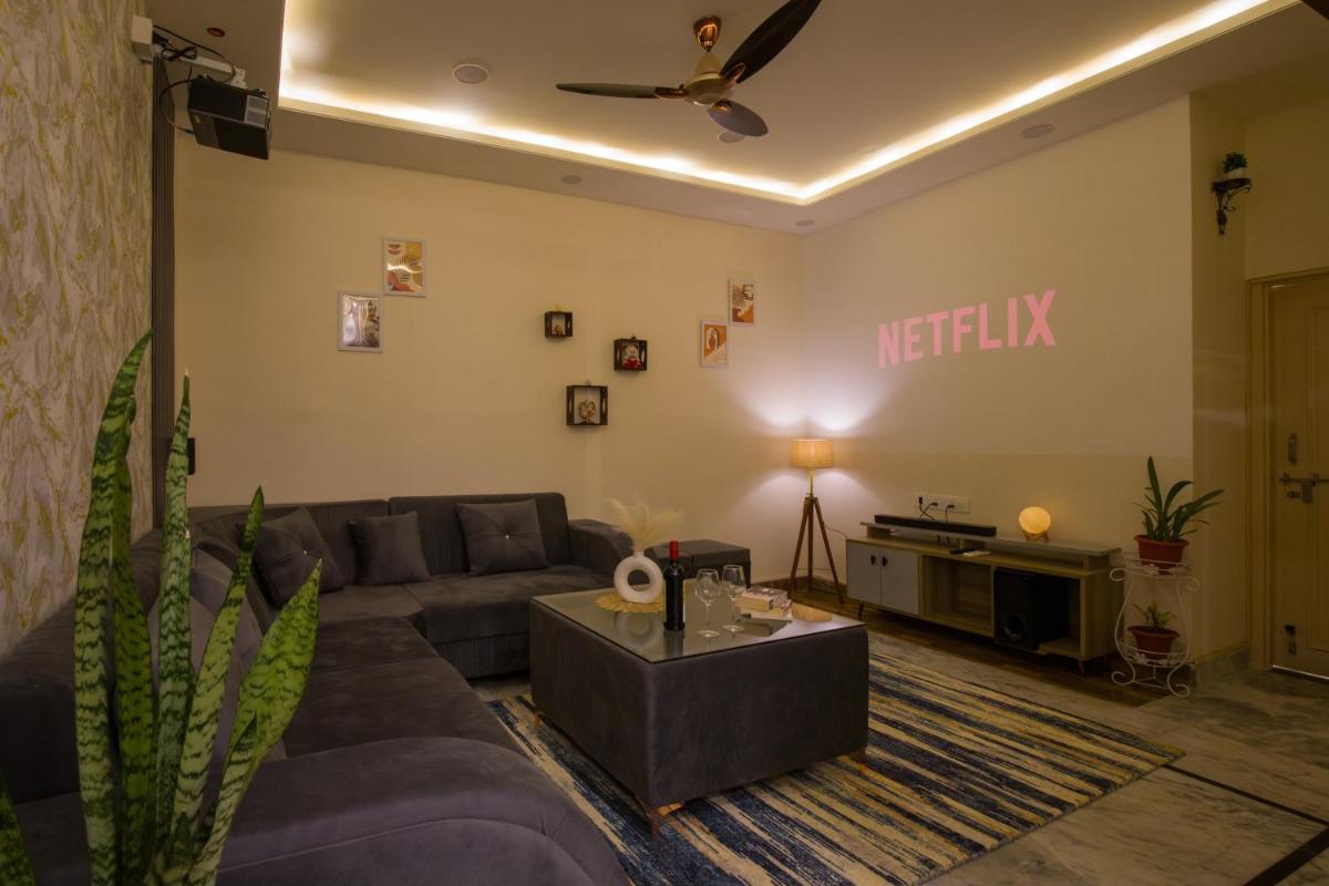 3BHK Service Apartment with Projector, AC, Wifi