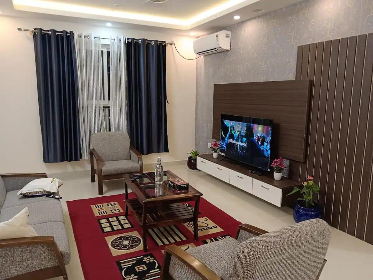 3BHK- View of Pool, Lake, Sunset With Maid