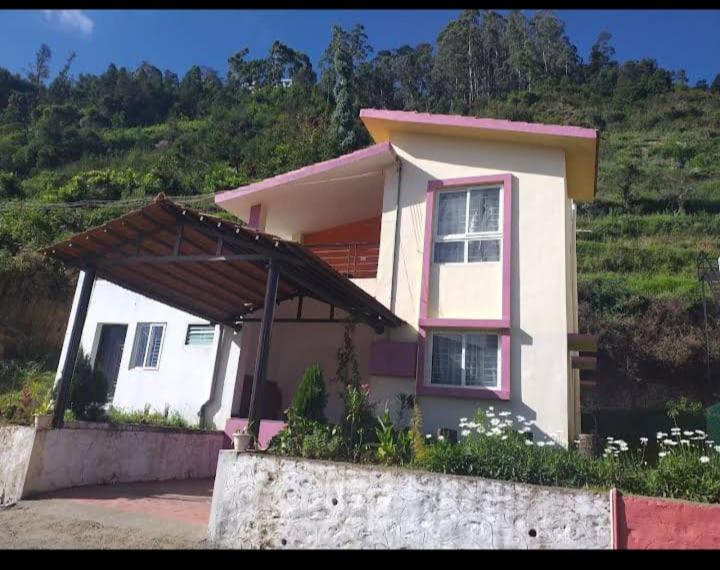 A1 Kodai Cottages