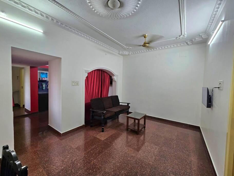 AMC HOME STAY And ROOMS