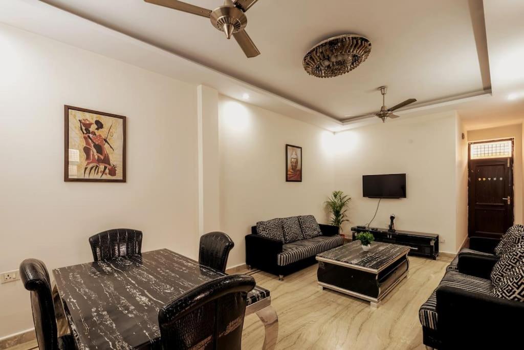 Anandit Homes - Comfy & Cozy 3 bedroom w kitchen