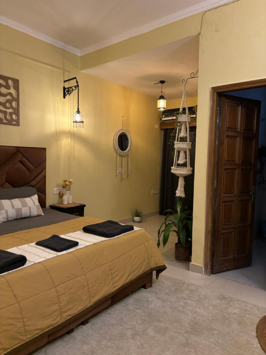 Atharva's Homestay- Nehru Enclave Metro