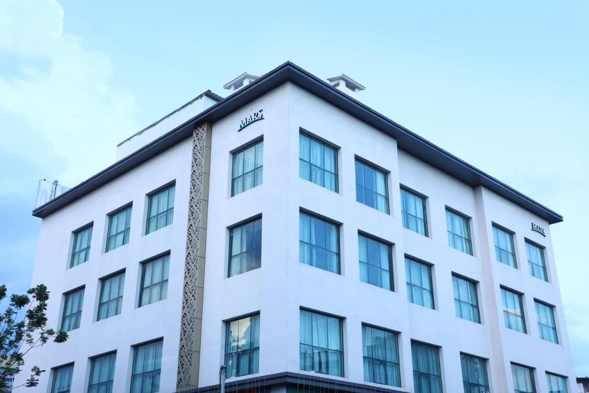 Avenue Hotel