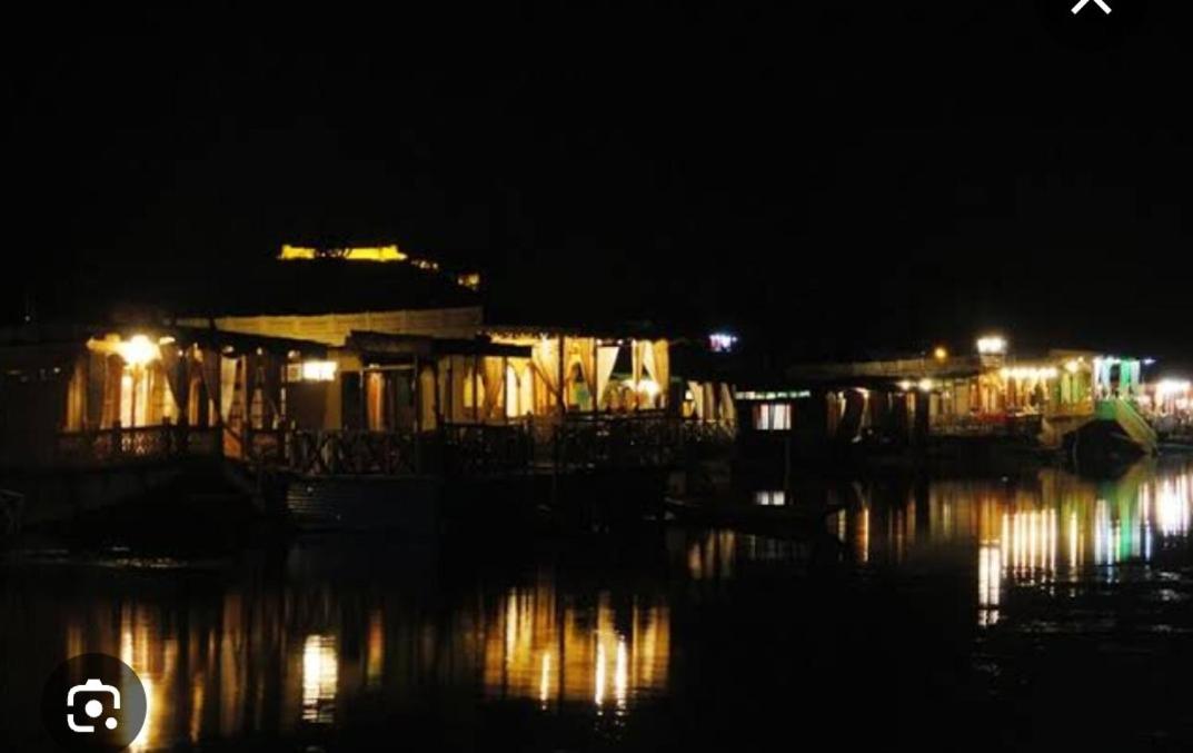 B heritage luxury houseboat DALLAKE