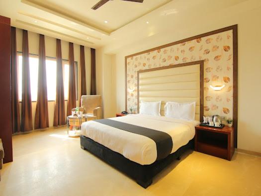 C- Pearls Hotel And Banquet