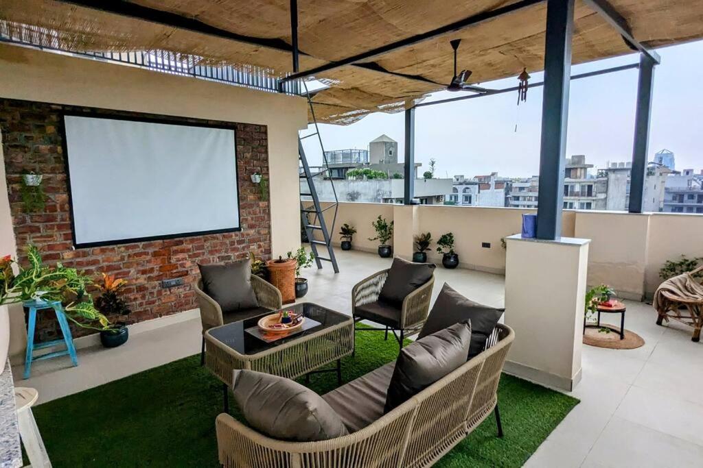 Canopy Haven - Terrace Living with Forest View