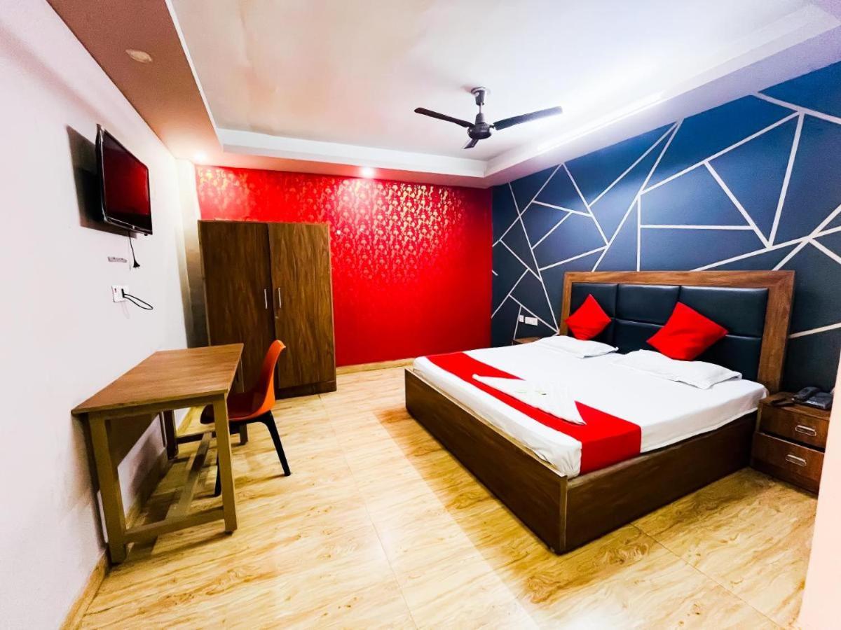 Classic Hotel 02 Minute Walk In Nizamuddin Railway Station
