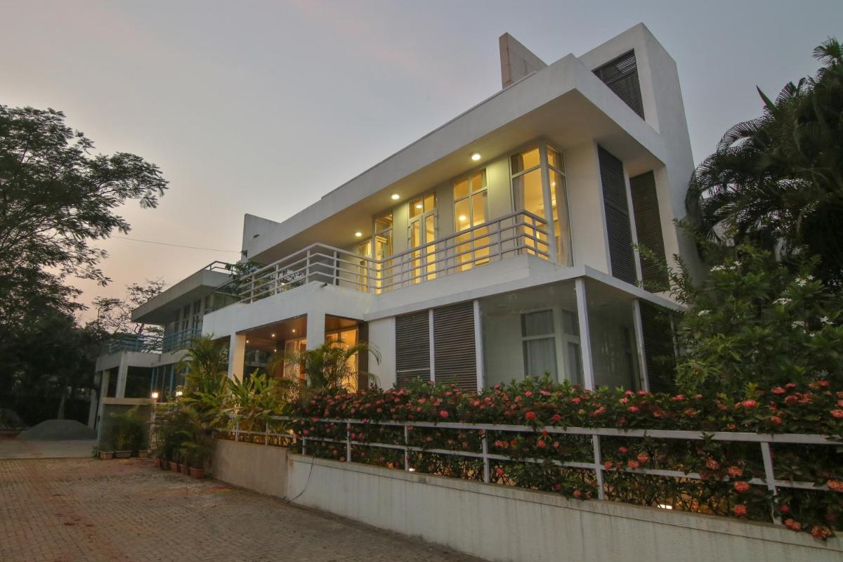 Cobblestone Path Villa