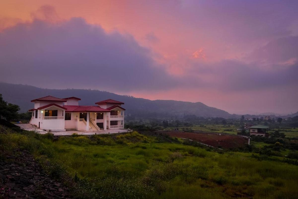 Colonial Villa pet friendly 3 bhk with outstanding views