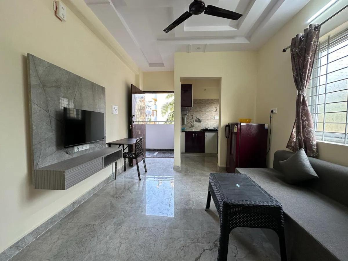 Cozy Room 1Bhk with Lift 603