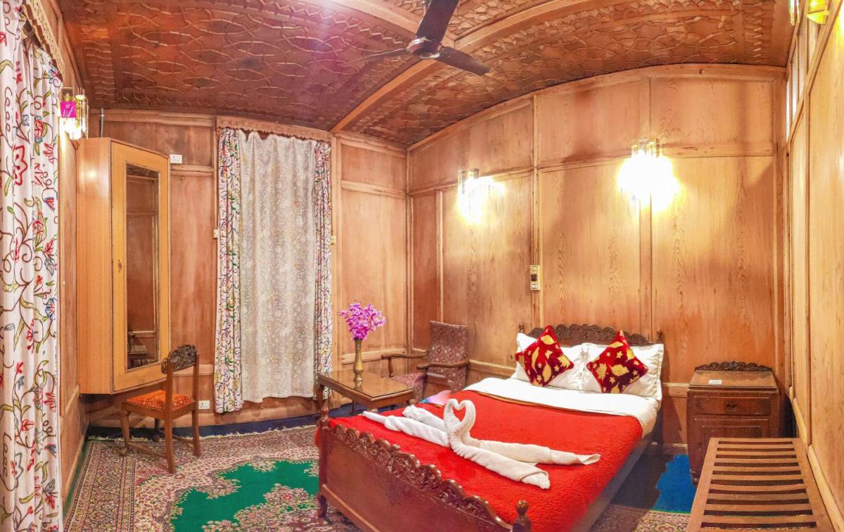 Dal Lake Heritage Houseboat New Manila