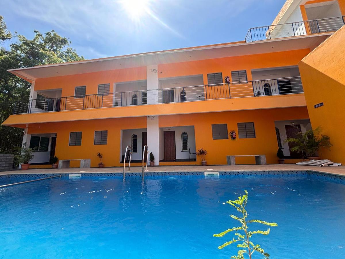 De Capital Hotel with Swimming Pool