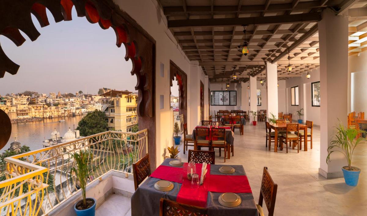 DERA PICHOLA- A Lake Facing Boutique Hotel