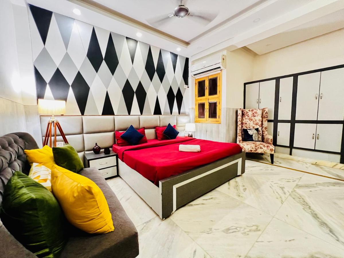 Divine Inn Hotel Rajouri Garden