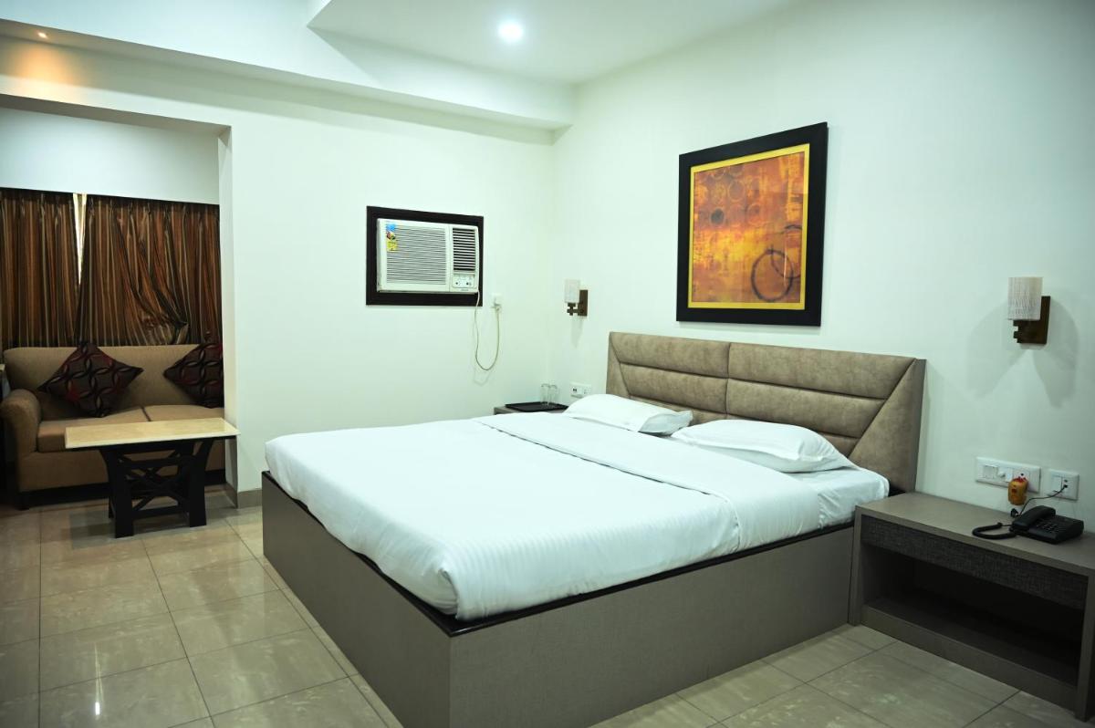 ELGIN SUITES