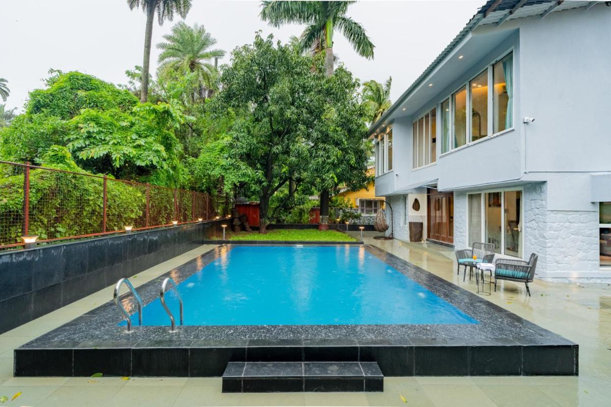 ELIVAAS 5BHK with pool and gazebo - House of Q