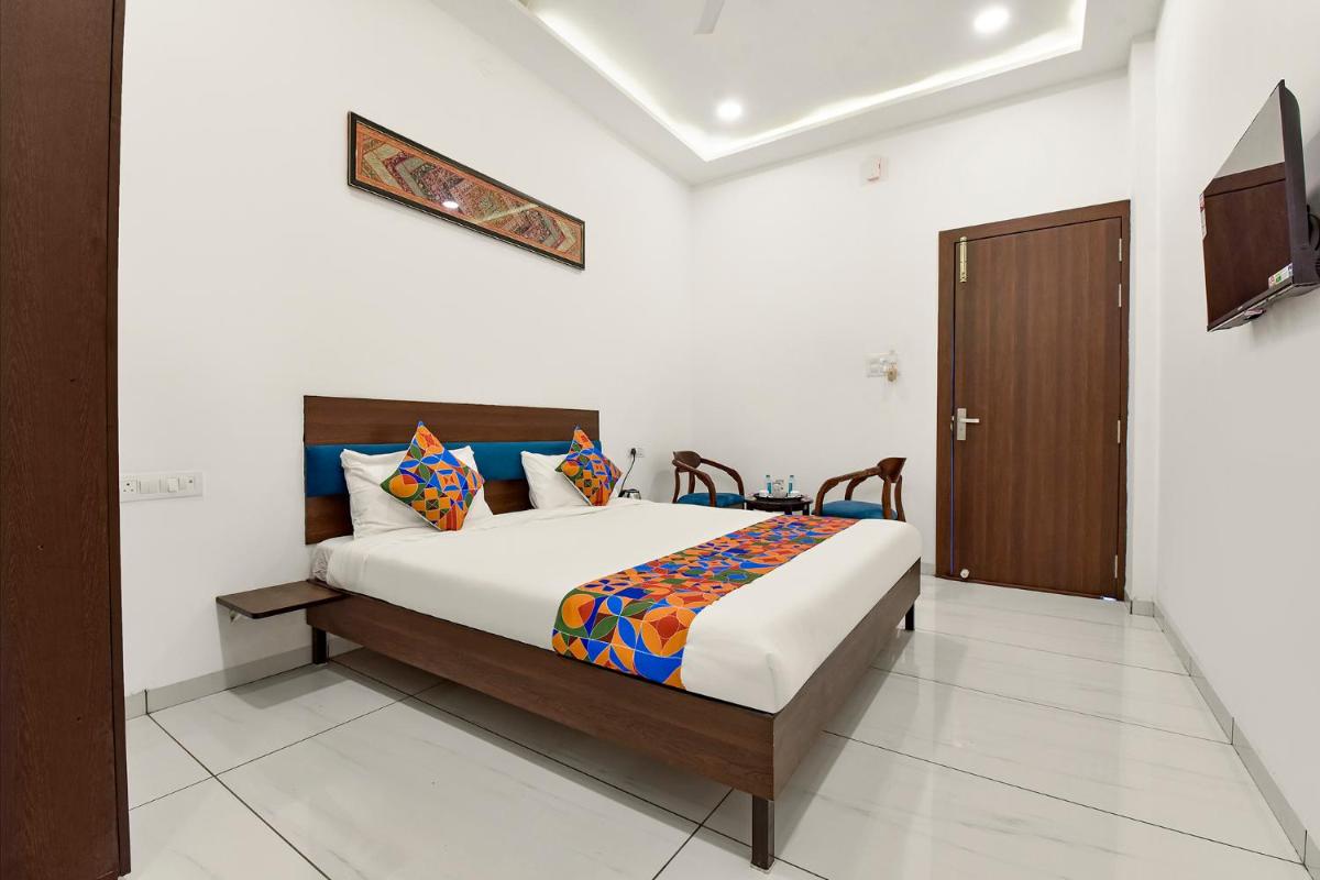 FabExpress Shiv Vilas Palace