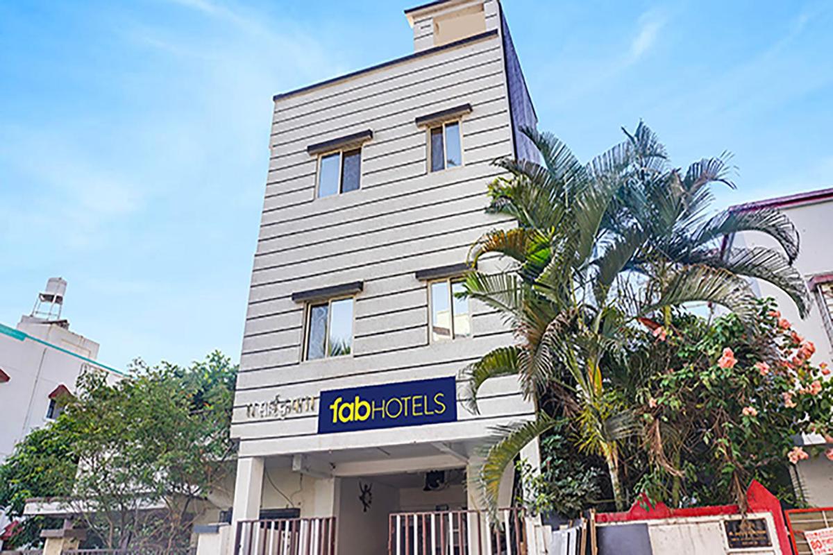 FabHotel Galaxy Airport Inn
