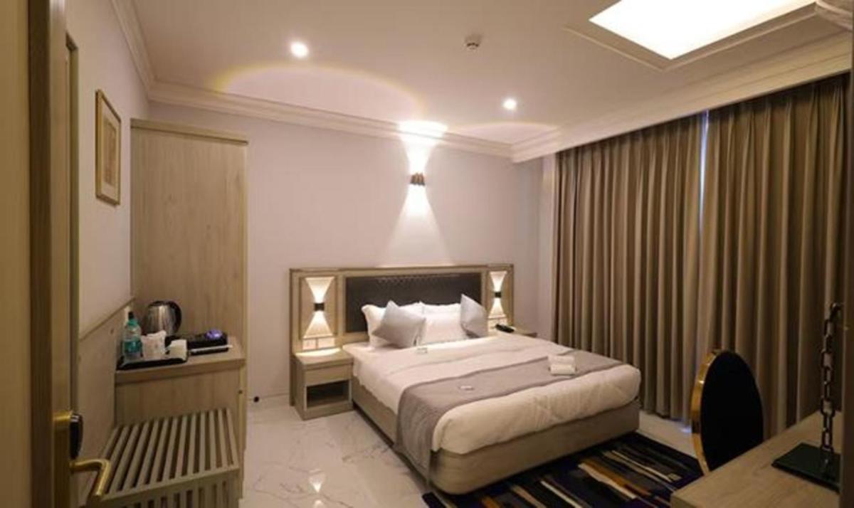 FabHotel Prime Hampton By IC's