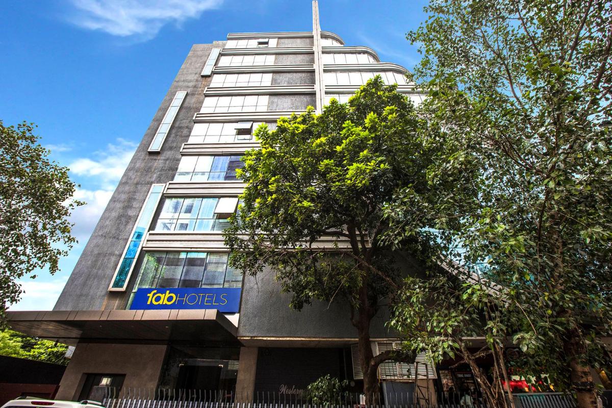 FabHotel Prime Le Western