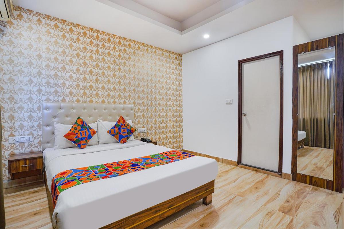FabHotel Shreyas Inn