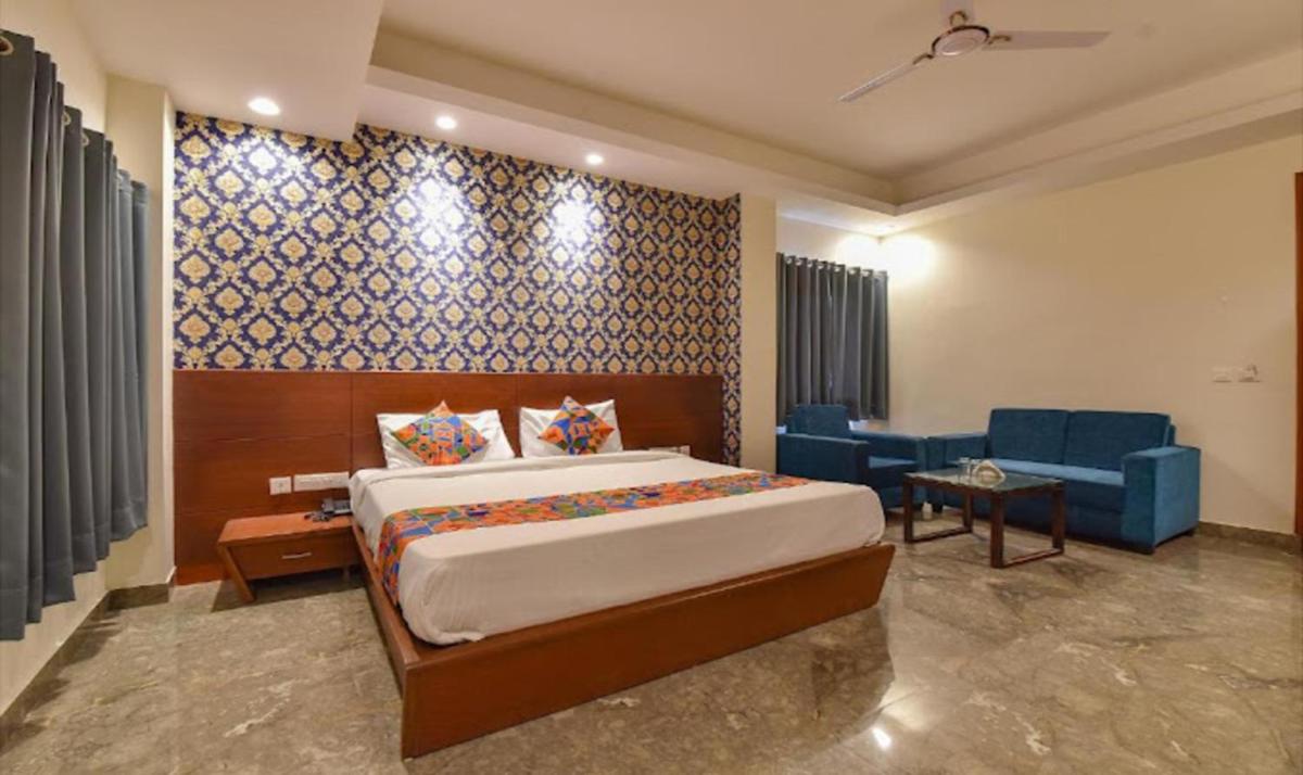 FabHotel Wind Palace