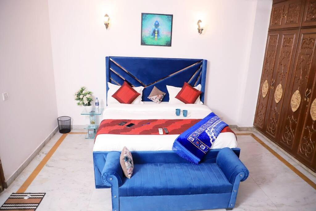 Fortune Home Service Apartment,2Bhk, D-198,SAKET