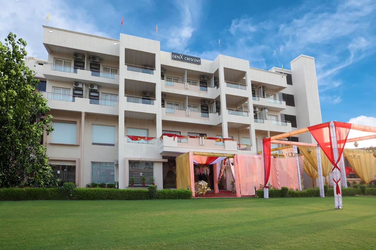 Genx Crescent Lucknow