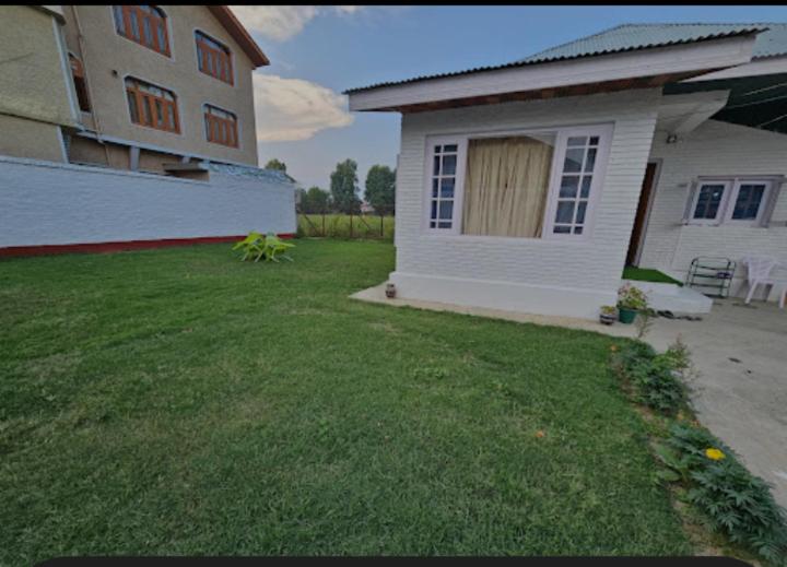 GILAN Cottage