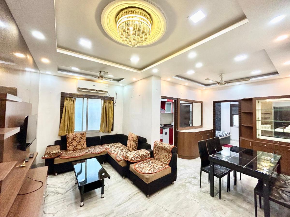 Gorgeous 3BHK serviced apt, 10 mins from Tollygunge Metro