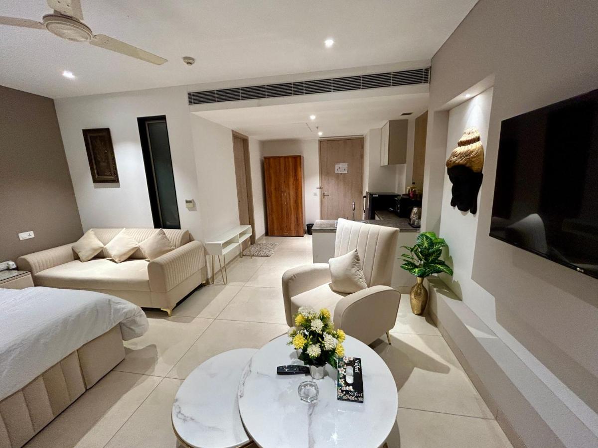Highrise Heaven 16th Floor With Wide Garden Patio