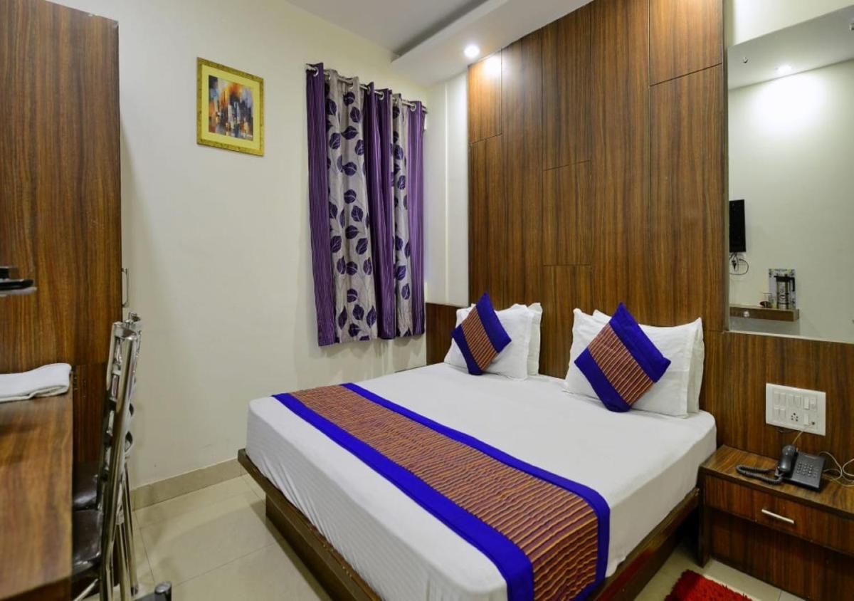 Homely stay Hotel In Main Market