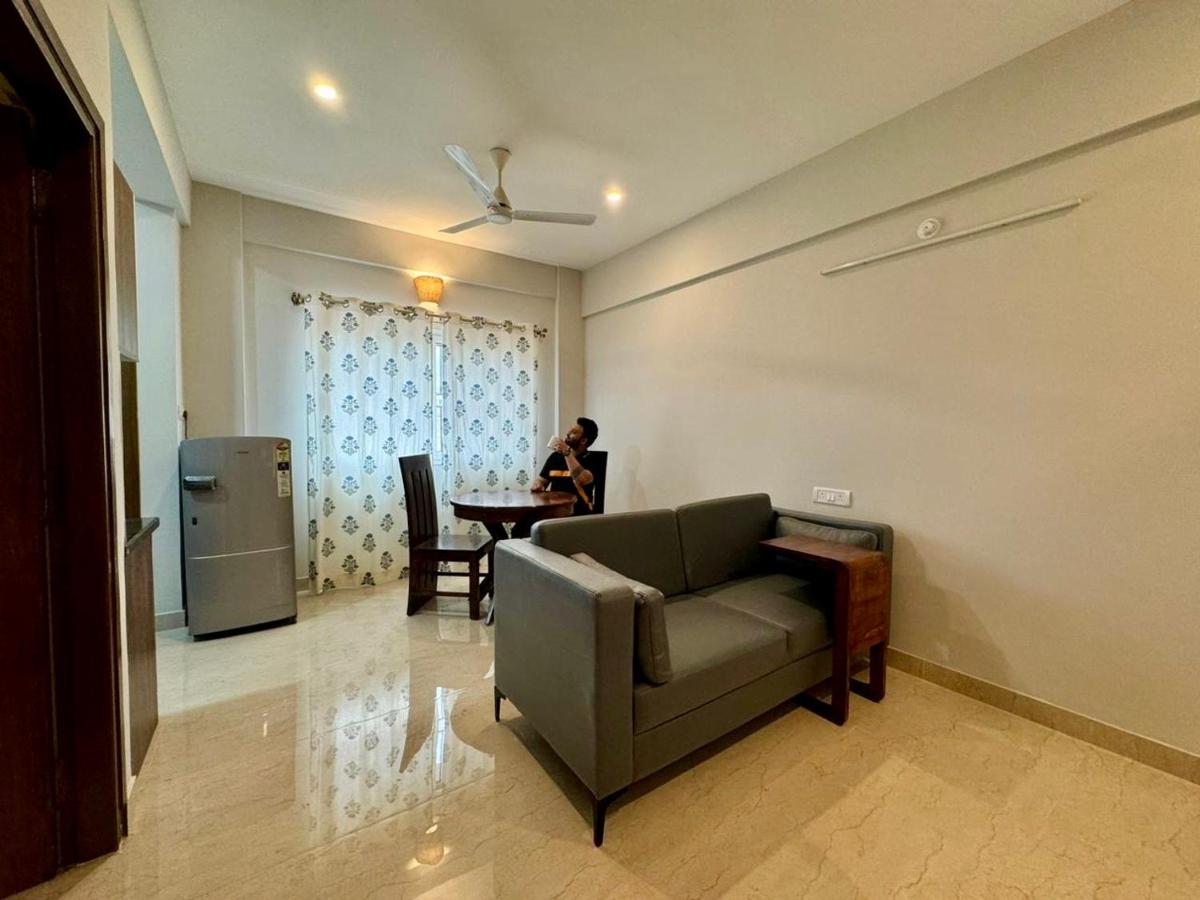 HomeSlice Brookefield - One Bedroom Apartments