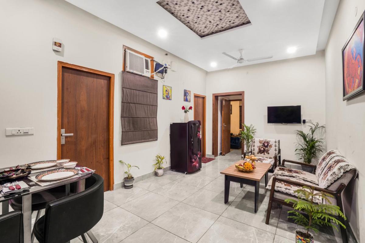 Homlee-Luxurious 2BHK Apt with Kitchen near Metro