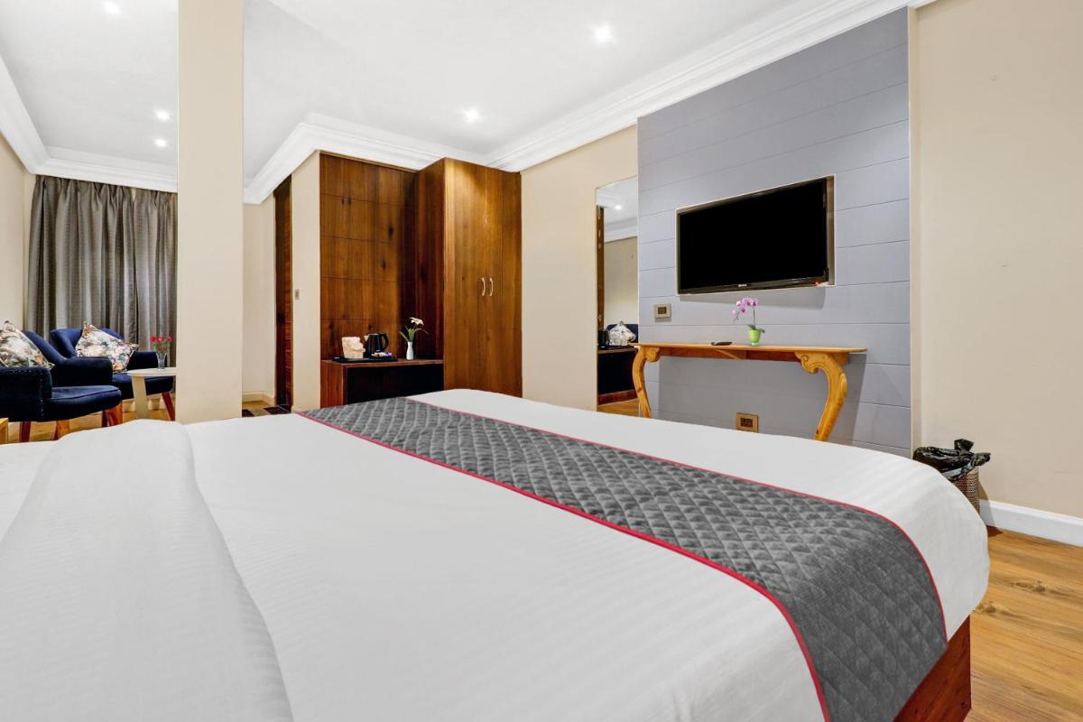Hotel 7 Inns Villa Near Delhi Airport