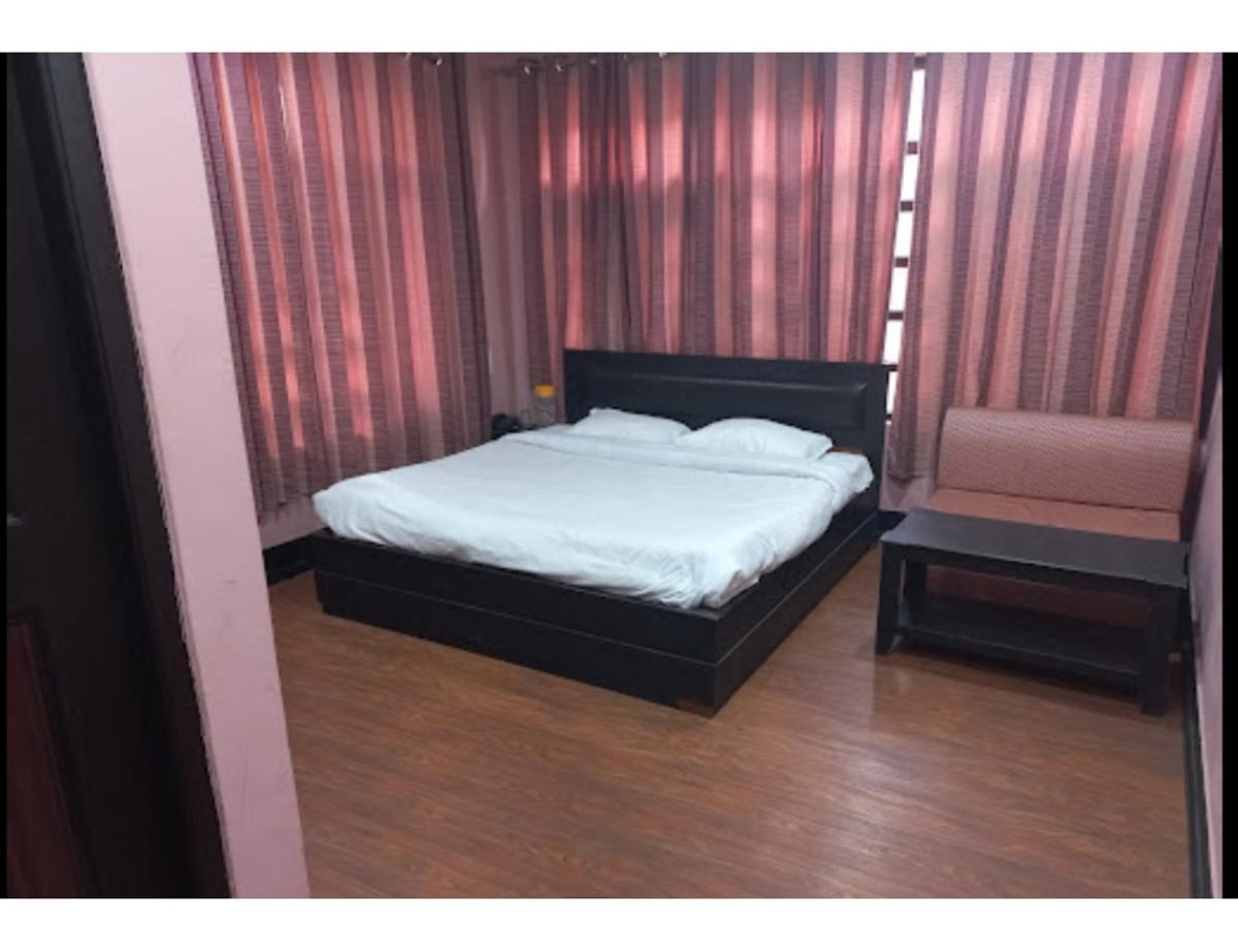 Hotel Basant Inn, Srinagar