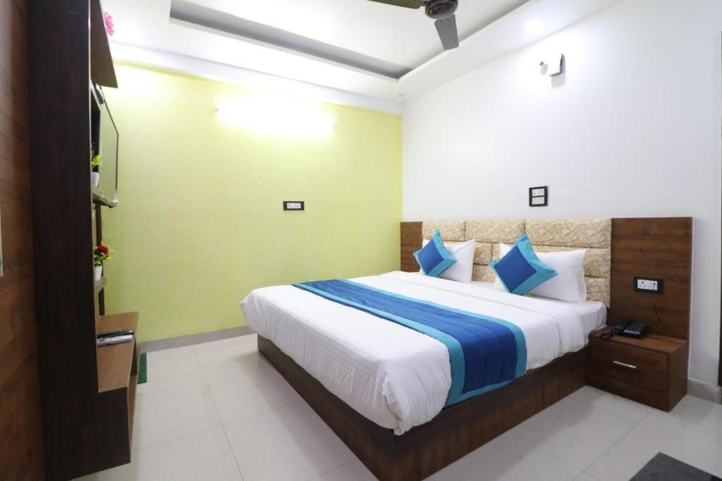 HOTEL CRORE GRAND BHARAT STAY