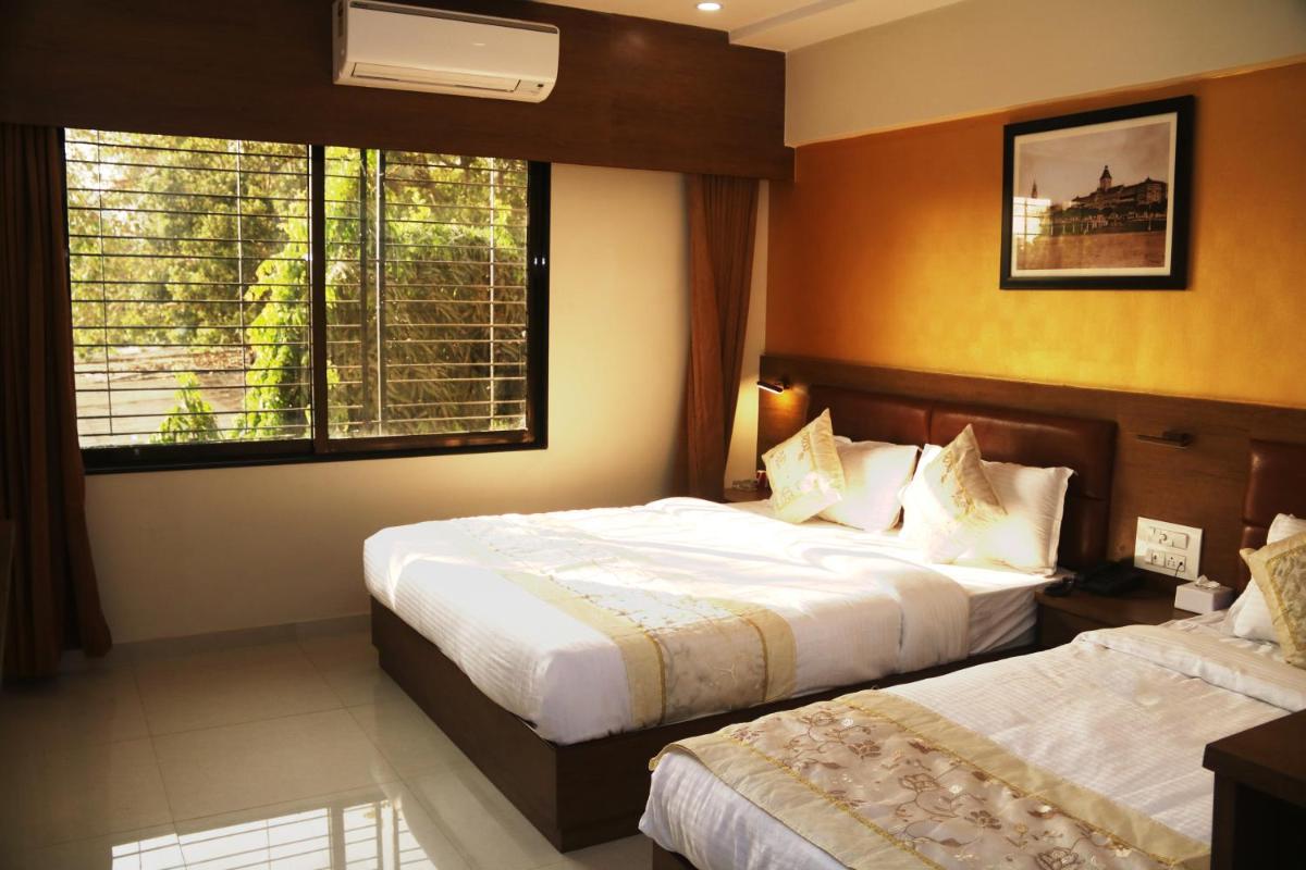 Hotel Crystal Luxury Inn- Bandra