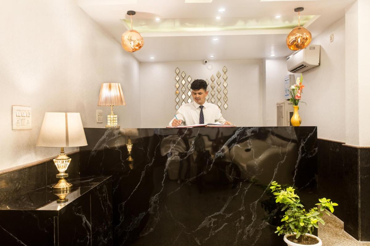 Hotel Earth
