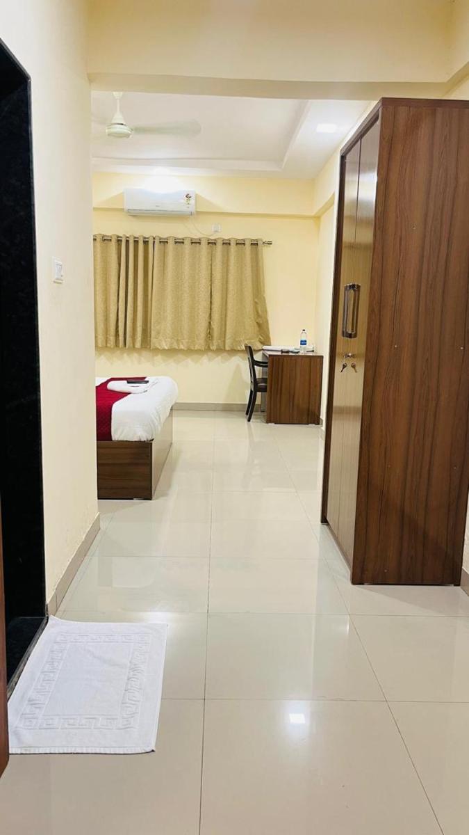 Hotel Embassy