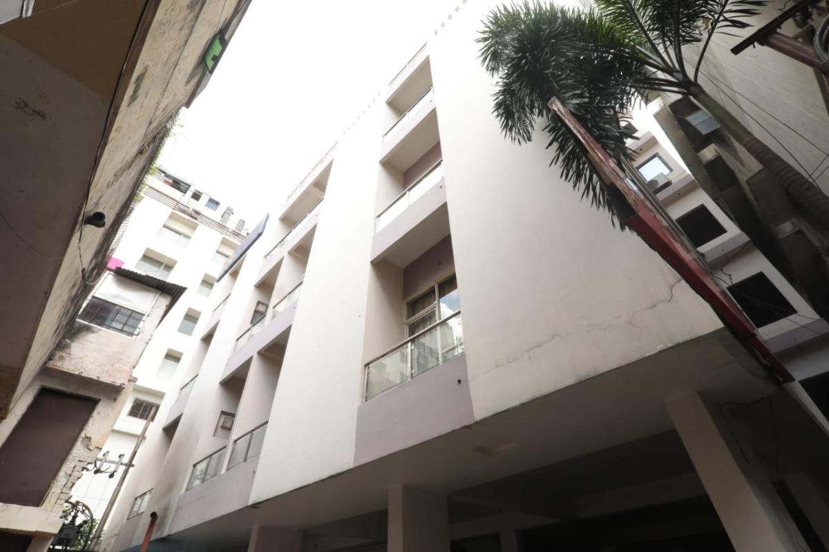 Hotel Global inn Hussainganj Lucknow