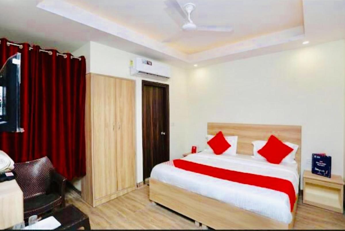 Hotel Golden Bliss At New Delhi IgI Airport