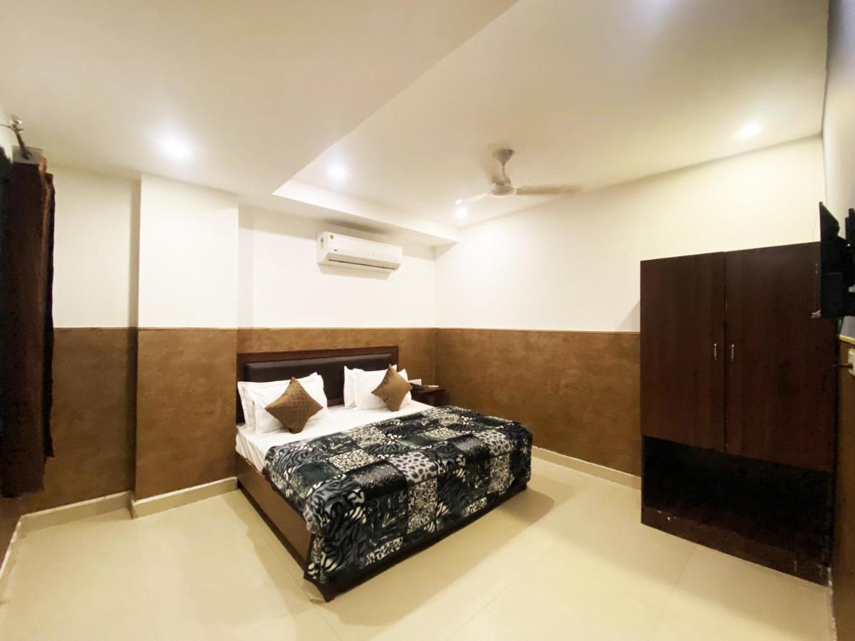 Hotel Golden Plam Tilak Nagar Market
