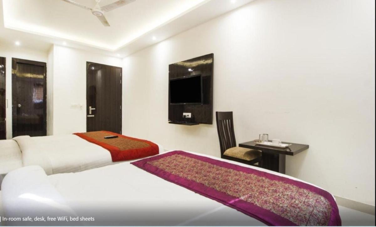 HOTEL ICONIC Near Delhi IGI International Airport