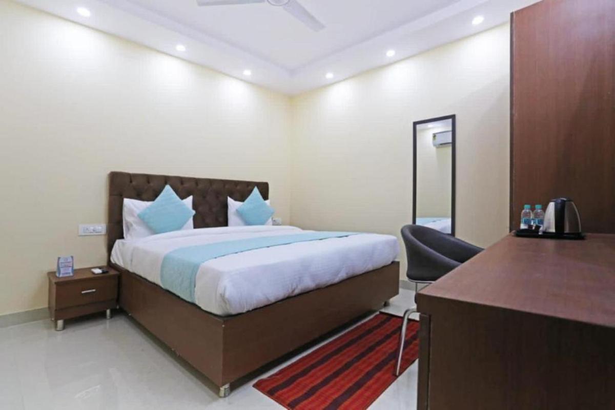 Hotel Mannat at Paschim Vihar