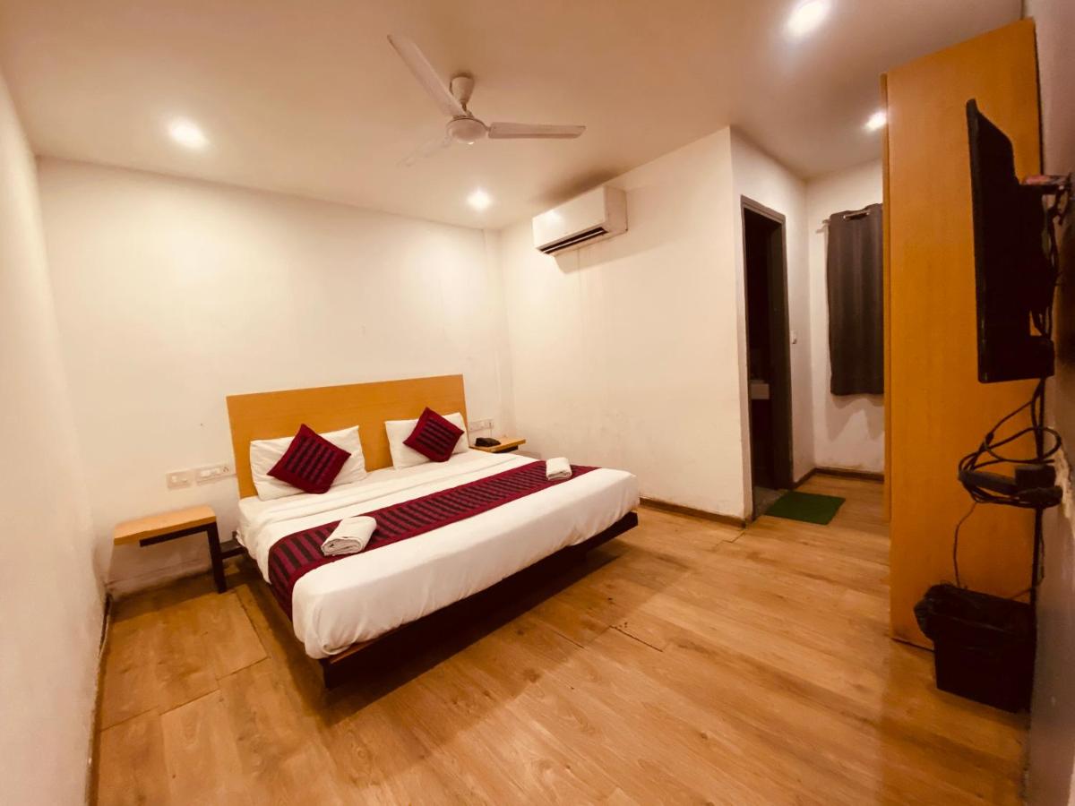 Hotel Metro View Near Kohat Enclave metro station
