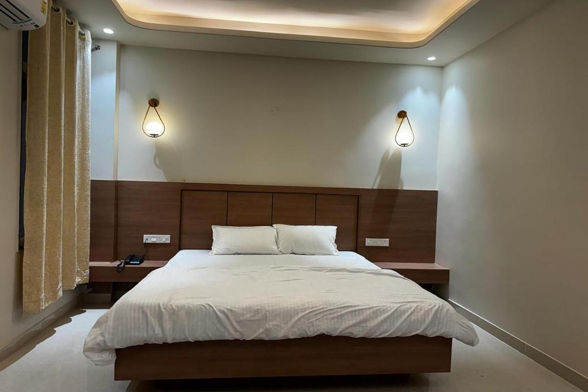 HOTEL NEEL KAMAL
